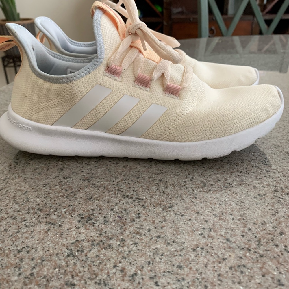 Adidas Cream and White Size 9